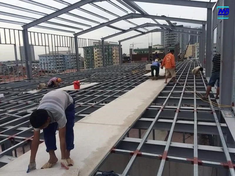 Lắp đặt các tấm panel tiếp theo
