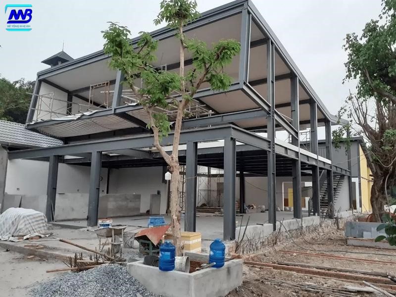 Nhà khung thép (còn gọi là nhà thép tiền chế) có khung chịu lực bằng thép
